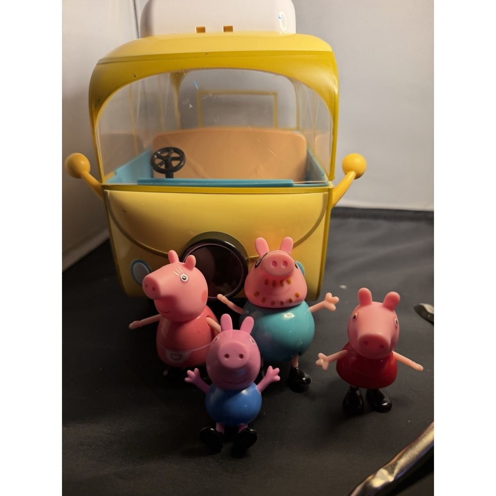 Peppa Pig Yellow & White Camper Van with 4 Figuresโ